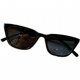 Cool Black Kat Hot Girl Met Retro Rechthoekige Bungee-zonnebril Met Een Klein Gezicht