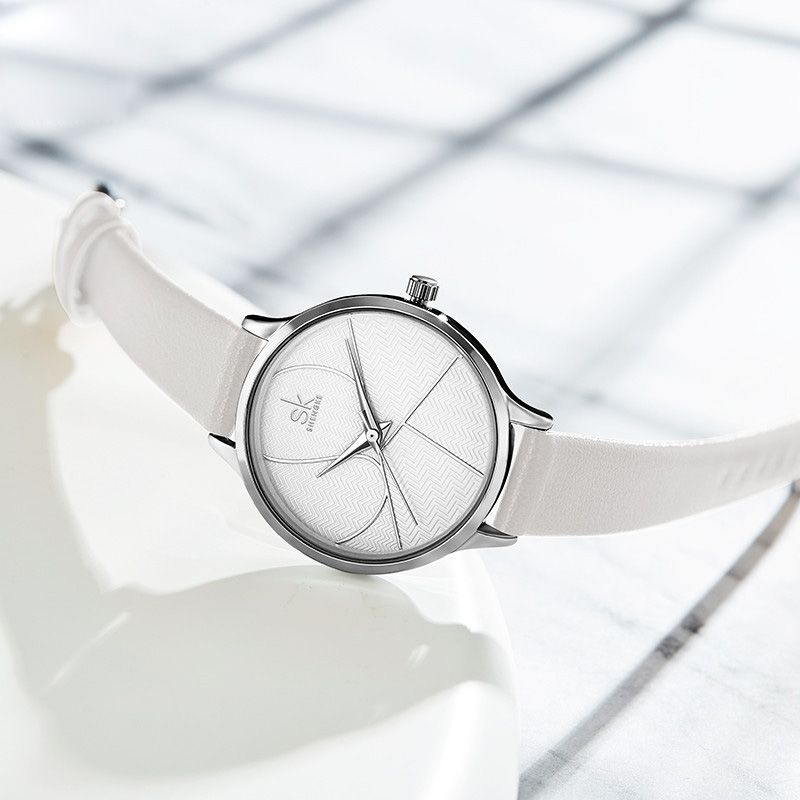 Mode Eenvoudige Wijzerplaat Opvallende Lederen Band Dames Quartz Horloge